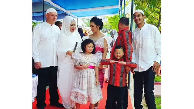 Sempat Berseteru, Ini 6 Potret Kedekatan Krisdayanti dan Mantan Istri Raul Lemos