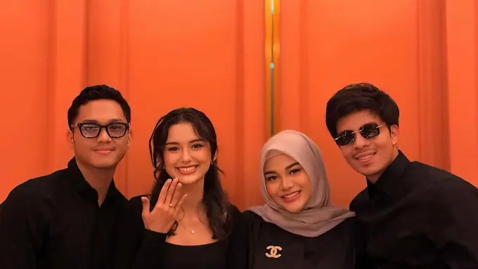 Susul Thariq Halilintar dan Aaliyah Massaid, 6 Gaya Azriel Hermansyah Lamar Sarah Menzel dengan Outfit Serasi