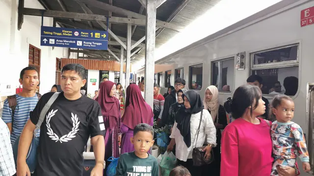 PT Kereta Api Indonesia (Persero) mempercepat normalisasi jalur kereta api Medan–Binjai. Dok KAI