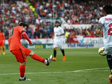 Lionel Messi sukses mencetak gol pertama untuk Barcelona di Ramon Sanchez Pizjuan (REUTERS/Marcelo del Pozo)