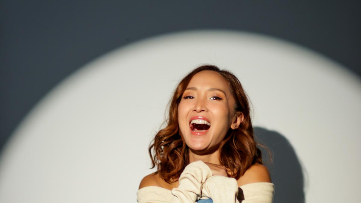 Asti Asha Tampil Penuh Emosi Lewat Lagu Balada Jazz-Pop Ride of Your Life