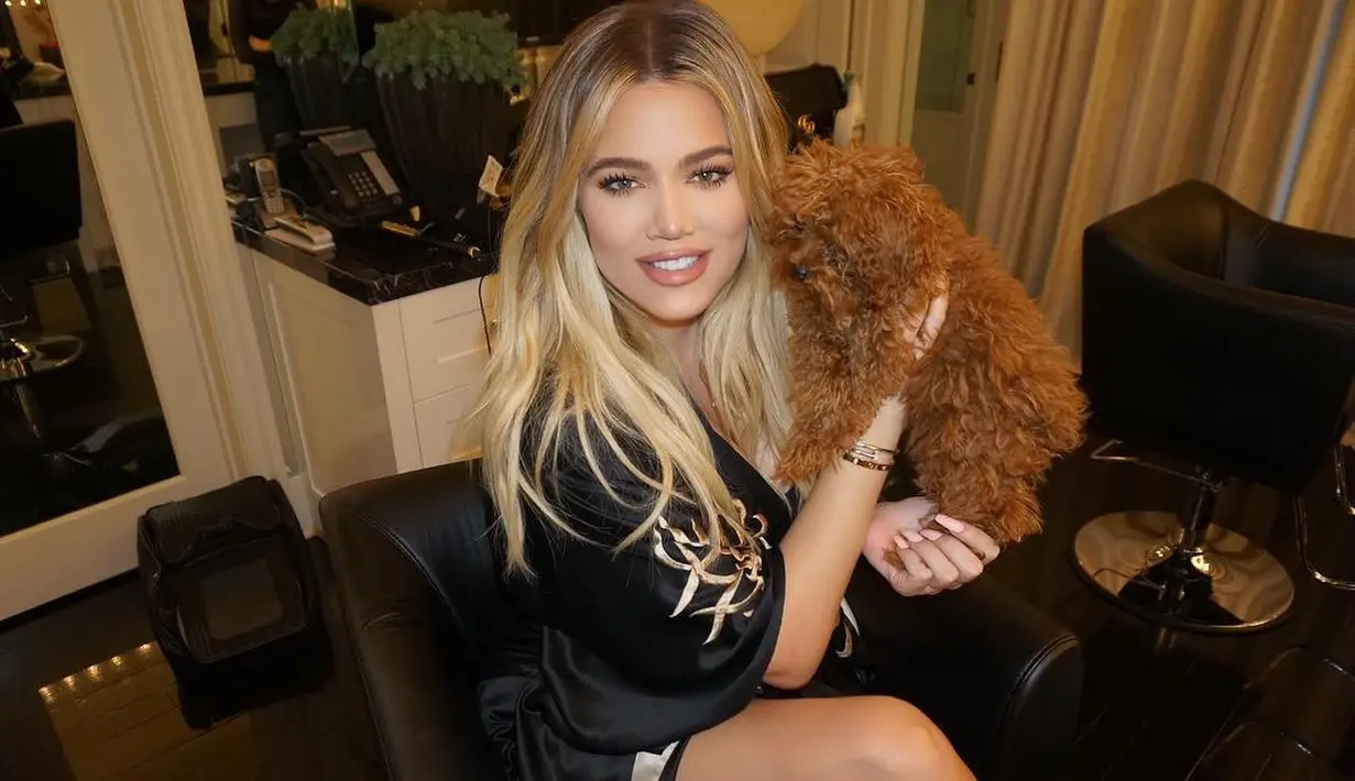 Bukan hanya soal kehamilan Kylie Jenner, dari keluarga Kardashia-Jener, masih belum ada yang mengonfirmasi kehamilan Khloe Kardashian. (instagram/khloekardashian)