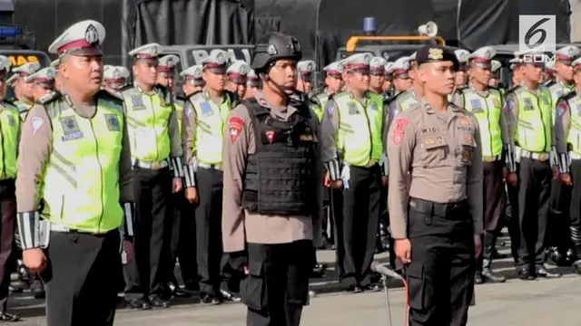 Ribuan personel kepolisian Kota Solo dan Polda Jawa Tengah menggelar apel kesiapan pengamanan pernikahan puteri Presiden Jokowi c