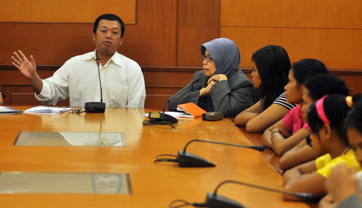 Kepala BNP2TKI, Nusron Wahid saat menghadiri konferensi pers bersama dengan TKI yang disekap PT MAP, Jakarta, Selasa (6/1/2015). (Liputan6.com/Miftahul Hayat)