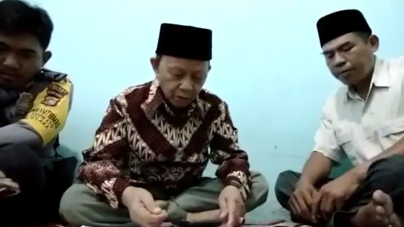 Heboh Corona covid-19, Pengantin di Kabupaten Kolaka, menikah melalui video call, Rabu (25/3/2020).(Liputan6.com/Ahmad Akbar Fua)