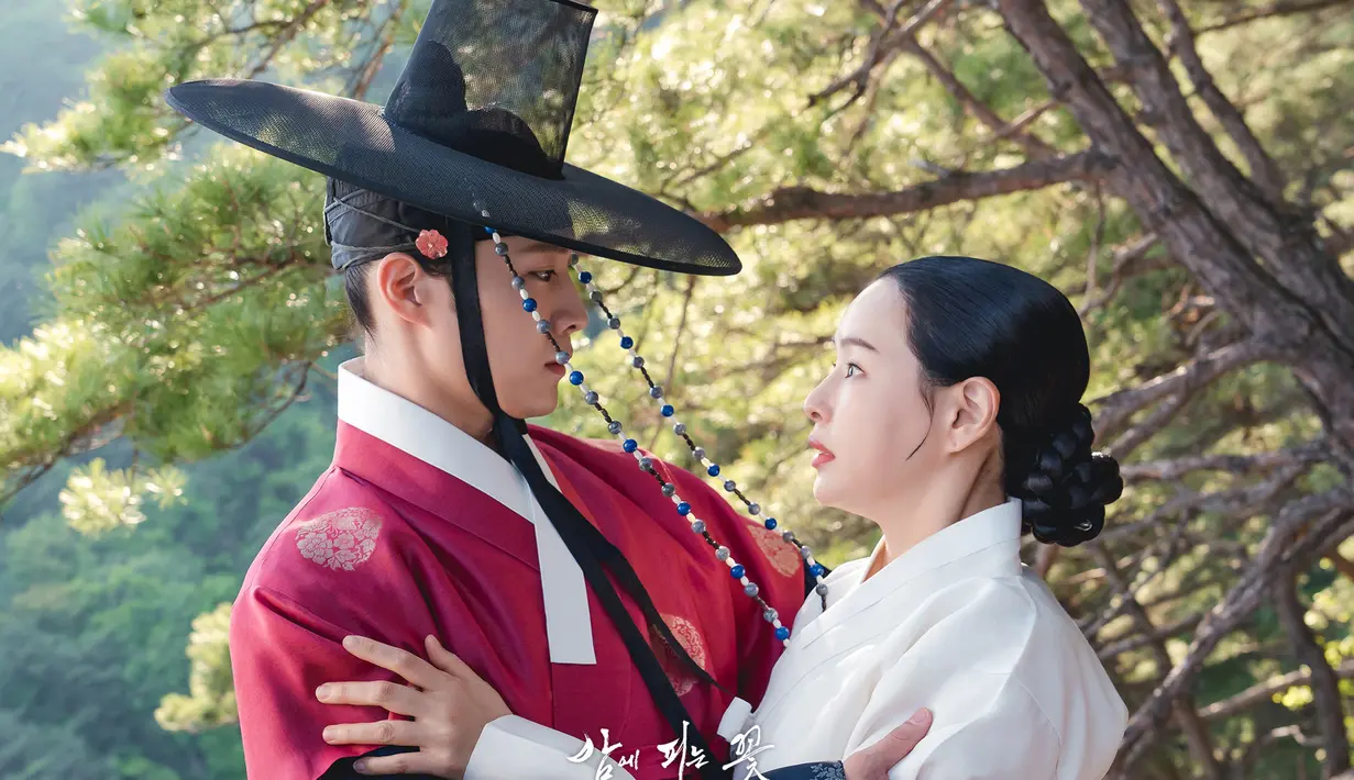 Jo Yeo Hwa yang kebingungan tiba-tiba jatuh ke pelukan Park Soo Ho sambil mengenakan pakaian berkabung. Saat Park Soo Ho menatap matanya dari dekat, Yeo Hwa tampak terkejut dengan kedekatan mereka.