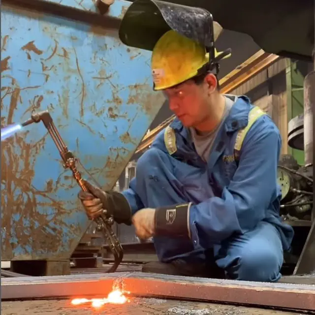 Tinggalkan dunia hiburan, ini profesi baru 7 seleb usai menetap di luar negeri