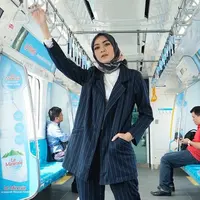Kini penampilannya semakin cantik dengan balutan hijab. Wanita dari dua orang anak ini bahkan sering mengunggah foto dirinya di media sosial. (Liputan6.com/IG/@richaiskak)