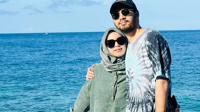 Promosi KKN di Desa Penari Usai, Ini 6 Potret Honeymoon Achmad Megantara dan Istri