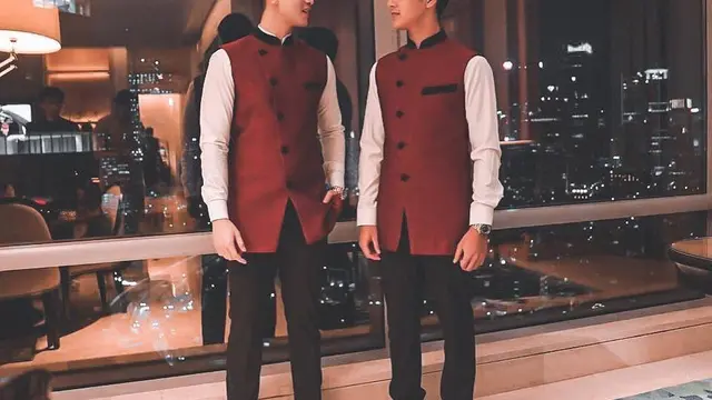 6 Potret Verrell Bramasta Jadi Groomsmen Nikahan Atta Aurel.