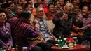 Xanana Gusmao dan Try Sutrisno terlihat tertawa saat menghadiri acara Supermentor-6: Leaders, Jakarta, Minggu (17/5/2015). Empat tokoh negarawan berbagi pengalamannya dalam rangka menyambut Hari Kebangkitan Nasional ke-107 (Liputan6.com/Faizal Fanani)