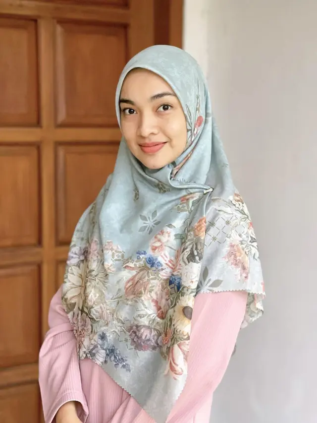 Tika Bravani dan gaya berhijabnya (Instagram/tikabravani)