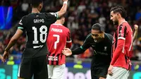 Bek Liverpool, Virgil van Dijk (dua dari kanan) merayakan gol ke gawang AC Milan pada matchday pertama Liga Champions 2024/2025 di Stadion San Siro, Milan, Rabu (18/9/2024) dini hari WIB. (AFP/Piero Cruciatt)