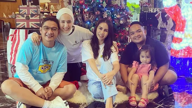 Pasha Ungu bersama istri dan Momo Geisha dengan suaminya (Foto: Instagram/@pashaungu_vm)