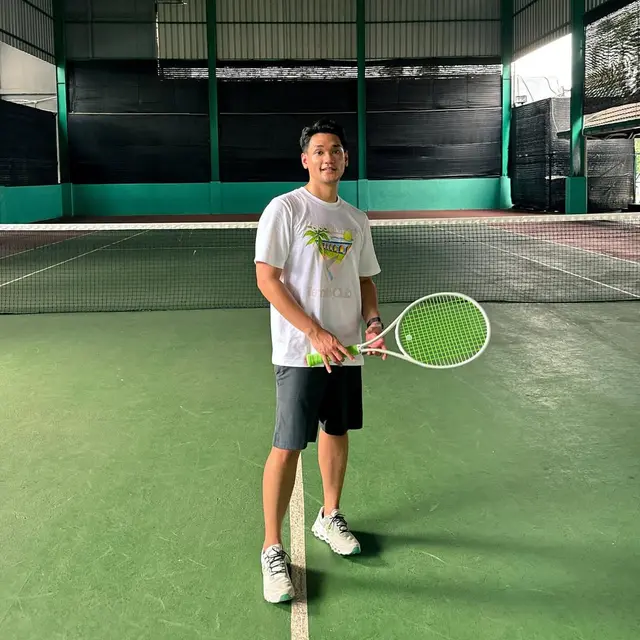 Potret Afgan dengan Kaos Warna Putih yang Bisa Jadi Referensi, Keren Tapi Simpel