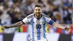 Tidak mengherankan bahwa Lionel Messi adalah pemain Argentina yang paling aktif tampil di Piala Dunia. Messi melakukan debut untuk Argentina pada 2005 tetapi baru meraih trofi pertamanya bersama Argentina tahun lalu dengan menjuarai Copa America. (AFP/Andres Kudacki)