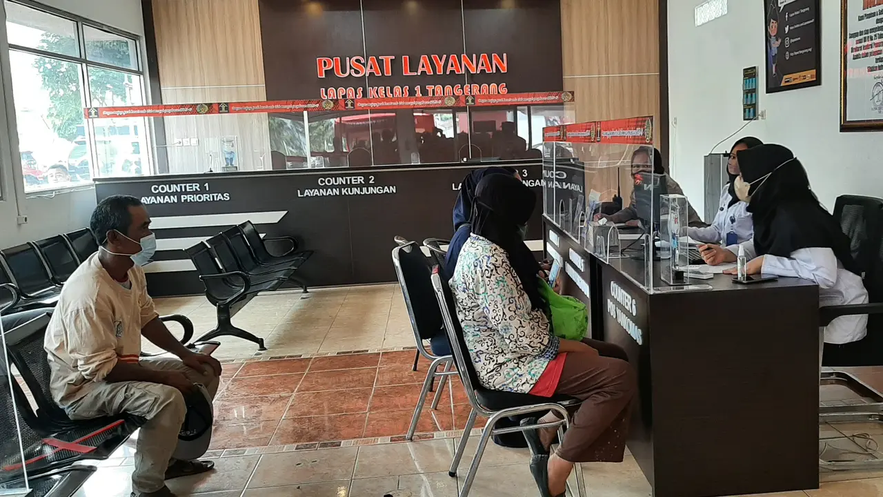 Keluarga korban kebakaran Lapas Kelas I Tangerang mulai berdatangan ke posko, Rabu (8/9/2021).