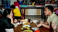 Puan Maharani sarapan soto bareng Gibran Rakabuming Raka di Solo. Ia membantah sarapan ini membahas agenda politik setelah deklarasi Anies Baswedan. (Foto: Dok. Instagram @puanmaharaniri)