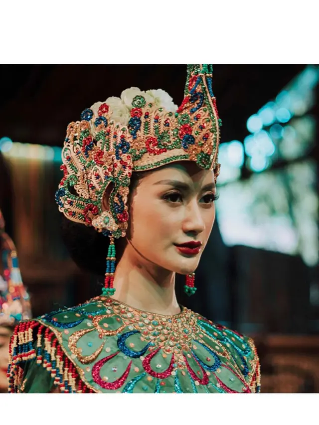 Potret Ayu Maulida Saat Kenakan Kostum Tari Merak. (Sumber: Instagram/ayumaulida97)