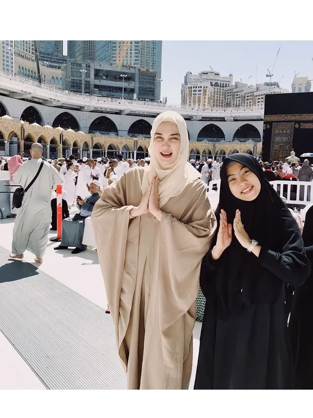 6 Momen Kebersamaan Luna Maya dan Asistennya, Kompak Bak Saudara
