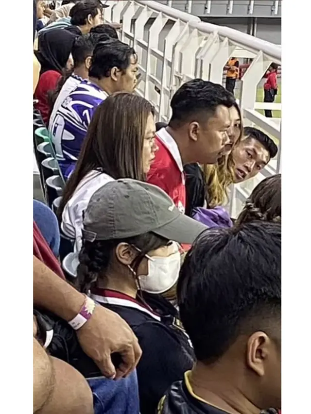 6 Potret Fuji Kepergok Nonton Timnas di Surabaya, Dinner Bareng Asnawi Mangkualam