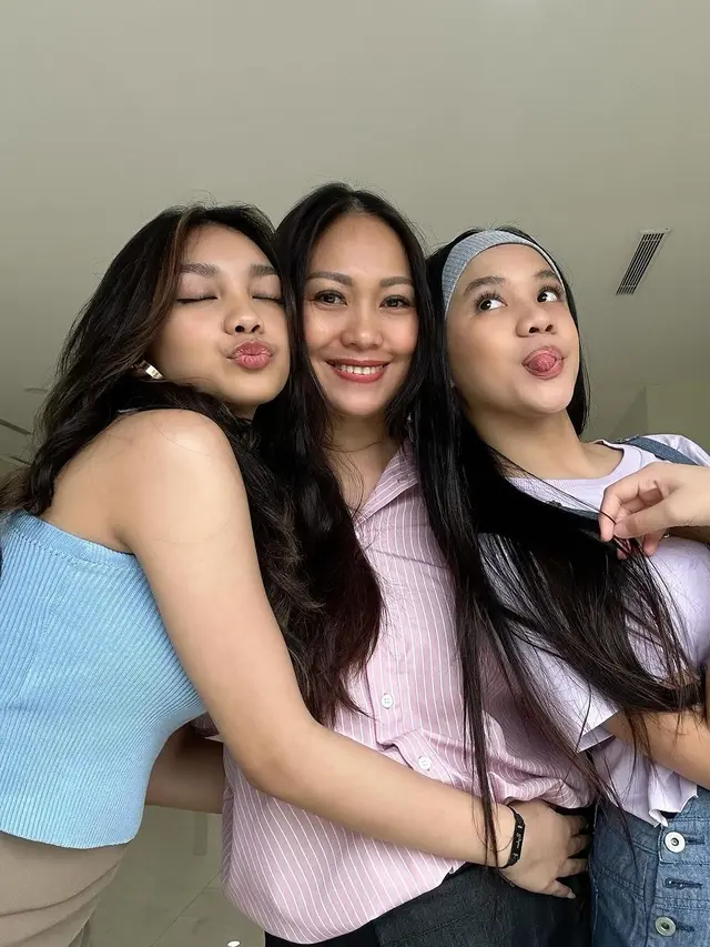 Neona Ayu (Instagram/riafinola)