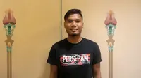 Aditya Putra Dewa siap membawa Persepam Madura Utama bertahan di Liga 2 musim depan. (Bola.com/Ronald Seger)