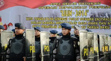 Aparat Kepolisian dalam apel operasi lilin 2014,  Jakarta (22/12/2014). (Liputan6.com /Faizal Fanani)