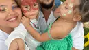 Keenan kini juga tampak lebih bahagia dengan keluarga kecilnya. Rumah tangganya dengan Gianni Fajri dikaruniai dua buah hati. [Instagram.com/keenanpearce]