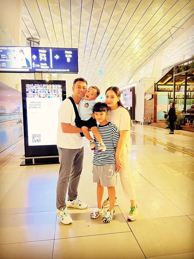 Demi Kerjaan, Ini 8 Momen Haru Raffi Ahmad dan Nagita Slavina Pergi ke Spanyol Tanpa Anak
