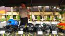 Beberapa peralatan seperti tabung dan masker SCBA untuk mengamankan perhelatan Konferensi Asia Afrika (KAA) di Jakarta dan Bandung pada 19-25 April mendatang, diperlihatkan di Mako Brimob Kelapa Dua, Depok, Selasa (14/4/2015). (Liputan6.com/Yoppy Renato)