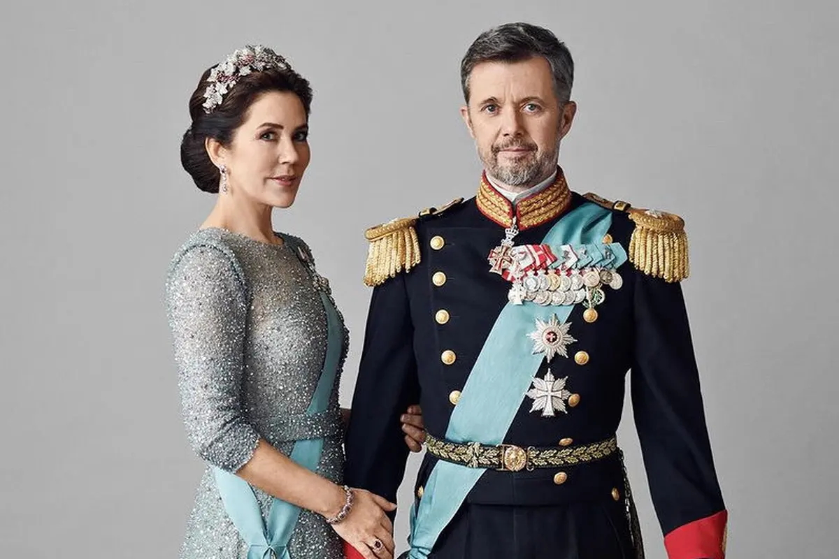 Frederik X Raja Baru Denmark dan Sang Ratu Mary. [dok. @detdanskekongehus]