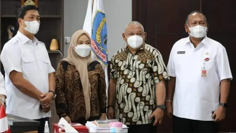 Wagub Sulut Steven Kandouw didampingi Asisten II Praseno Hadi dan Kepala Dinas Pariwisata Henry Kaitjily menerima kunjungan Mister Aladin di ruang kerjanya, Rabu (19/5/2021).