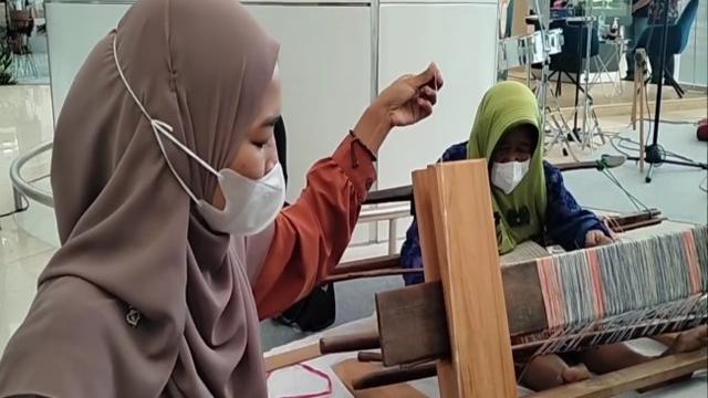 Senjakala Pengrajin Kain Tenun Gadod Khas Majalengka