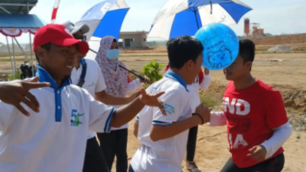 Proyek Pembangunan Bandara Syamsudin Noor Rangkul Kontraktor Rayakan HUT RI Ke-73