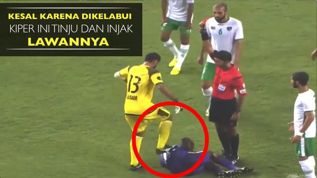 Video laga Emirates vs Al Ain di Liga Uni Emirat Arab yang diwarnai insiden kekerasan karena kiper Emirates meninju dan menginjak lawannya.