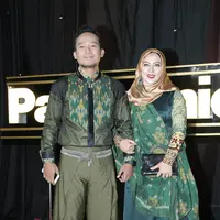 Berdasarkan Santi, mengenakan hijab layaknya wanita muslimah pada umumnya adalah keinginan sejak lama. Sebagai seorang muslimah, ia merasa wajib menutup auratnya. (Galih W. Satria/Bintang.com)