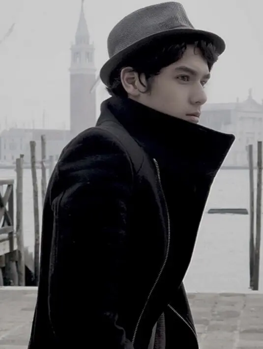 Beberapa film layar lebar sempat ia bintangi, ‘Runaway’ dan ‘LDR’ bersama Verrel Bramasta. (via instagram@alghazali7/Bintang.com