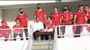 <p>Presiden RI, Joko Widodo, berbincang dengan Ketua PSSI, Mochamad Iriawan saat menonton Timnas Indonesia melawan Vietnam dalam laga leg pertama babak semifinal Piala AFF 2022 di Stadion Utama Gelora Bung Karno (SUGBK), Jumat (6/1/2023) sore WIB. (Bola.com/M Iqbal Ichsan)</p>
