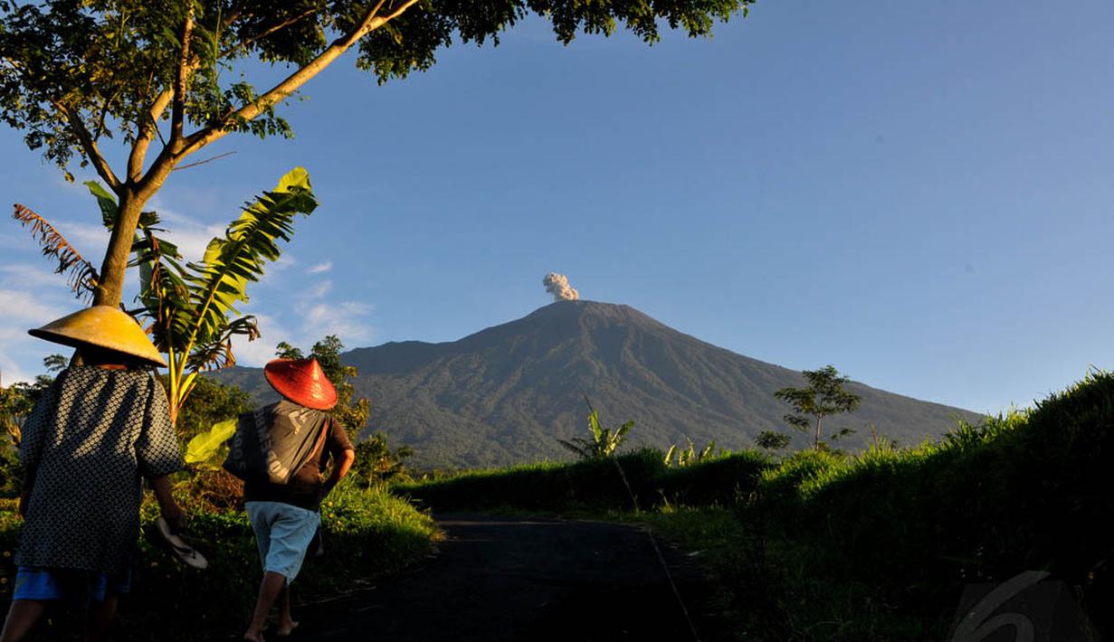 statusnya yang kini berada di level siaga bisa memberikan bencana yang luar biasa dan ditakuti banyak penduduk sekitar bahkan sampai ke daerah-daerah yang jauh sekalipun. (Liputan6.com/Andrian M Tunay)