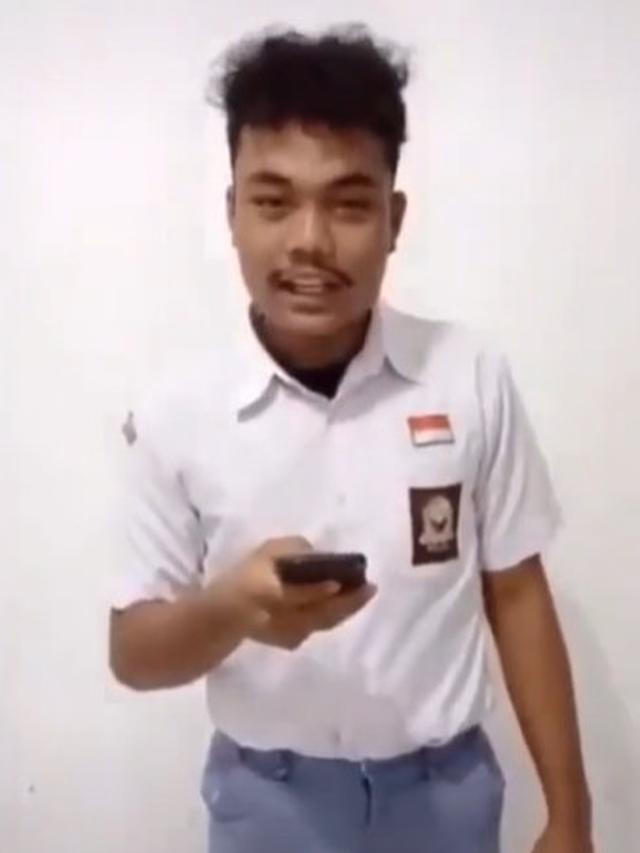 Viral Aksi Kocak Siswa SMA Baca Puisi "Ayah", Bikin Ketawa Netizen