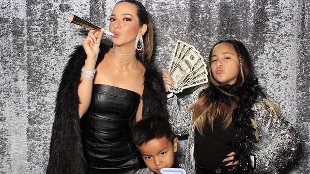 Nia Ramadhani dan keluarga (Instagram/ramadhaniabakrie)