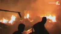 Api Lahap Pemukiman Padat di Muara Baru, 24 Damkar Diterjunkan