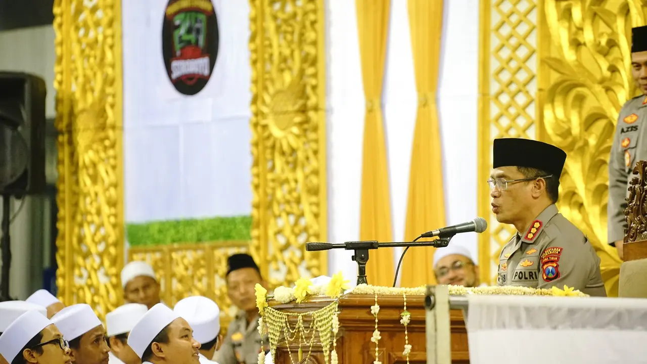 Acara zikir bareng yang digagas Polrestabes Surabaya. (Dian Kurniawan/Liputan6.com)