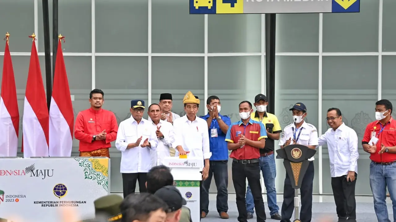 Presiden Joko Widodo atau Jokowi meresmikan 2 terminal Tipe A di Sumatera Utara.