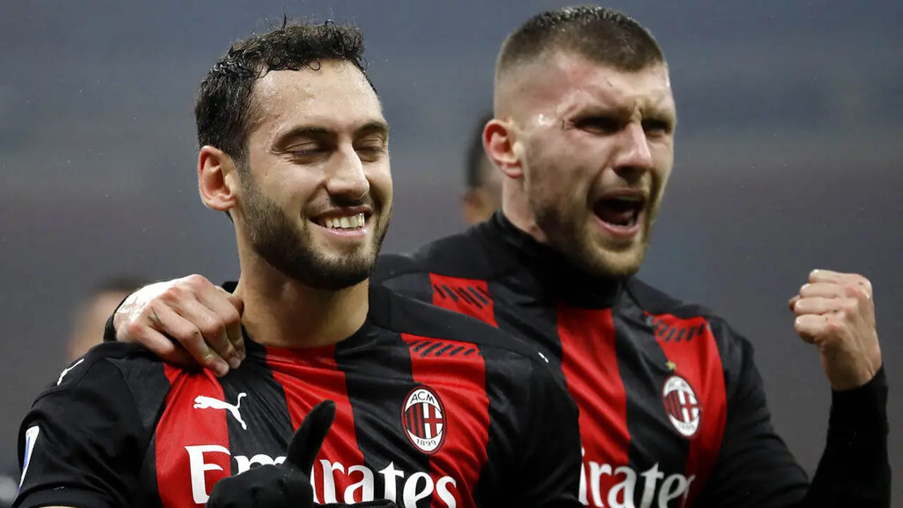 Foto Liga Italia: Bungkam Lazio, AC Milan Tak Terbendung di Serie A