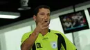 Pelatih Persipura, Oswaldo Lessa saat melakukan sesi wawancara khusus dengan tim Liputan6.com di Jakarta, Selasa (17/2/2015). Oswaldo Lessa berkunjung di sela-sela program latihan tim Mutiara Hitam di Jakarta. (Liputan6.com/Helmi Fithriansyah)