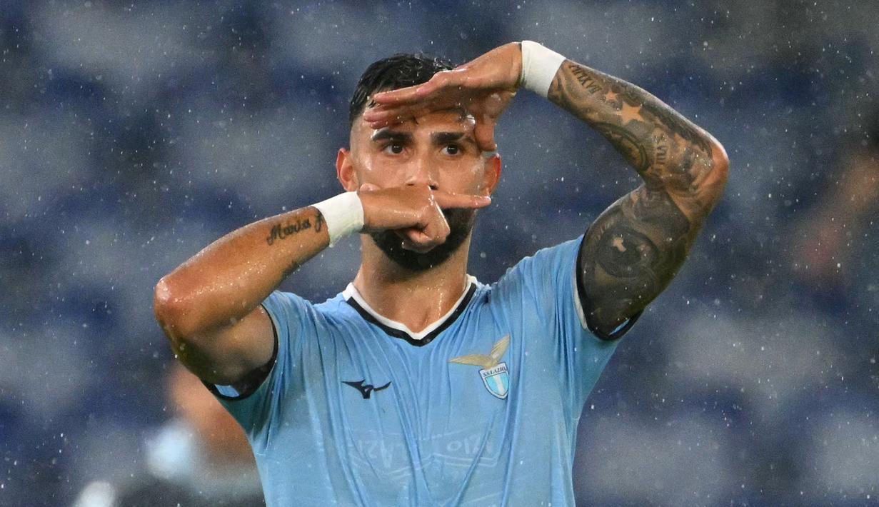 Pemain Lazio, Taty Castellanos melakukan selebrasi setelah mencetak gol ke gawang Nice pada laga Liga Europa 2024/2025 yang berlangsung di Olympic Stadium, Roma, Italia, Jumat (04/10/2024) dini hari WIB. (AFP/Andreas Solaro)
