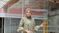 7 Model Batik Kantor Terbaru untuk Wanita Berhijab, Perpaduan Gaya Formal dan Kekinian