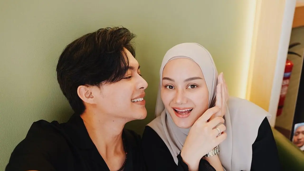 Dinda Hauw dan Rey Mbayang